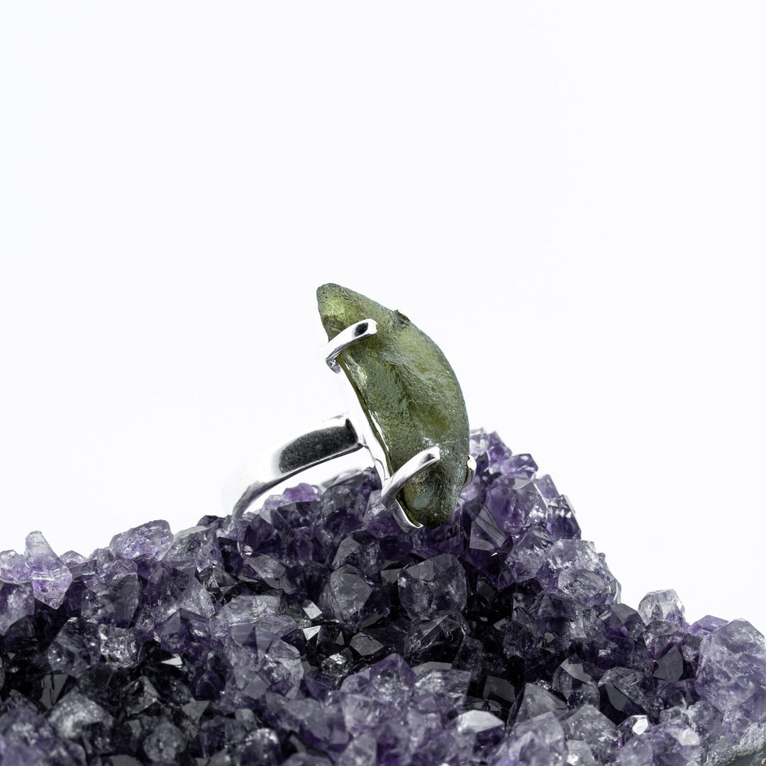 Sidabrinis žiedas su moldavitu "Žvaigždžių lašas"