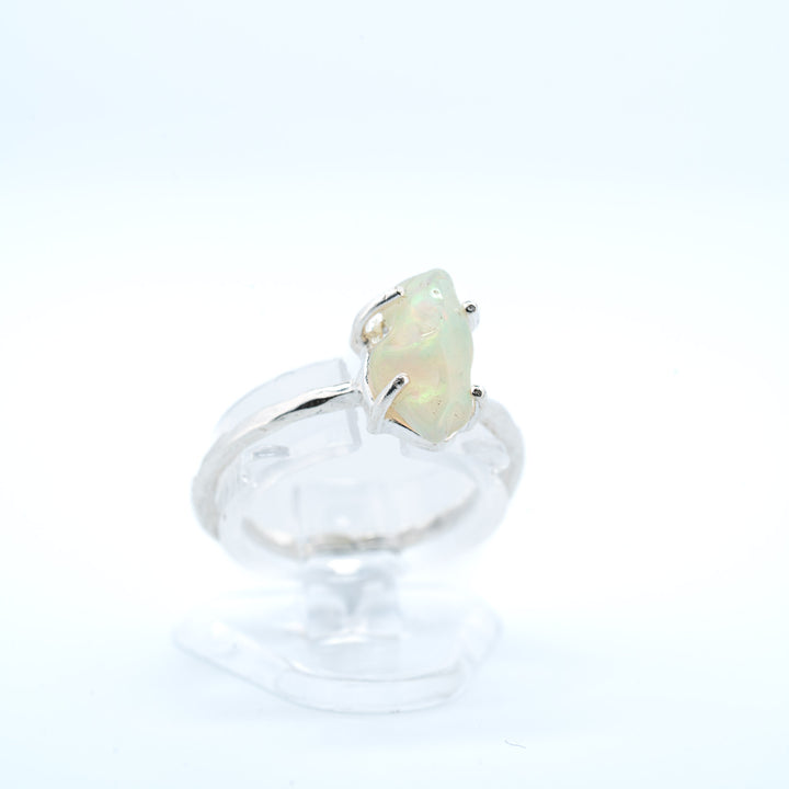 Sidabrinis žiedas su Etiopijos opalu "Ugnies tyla"