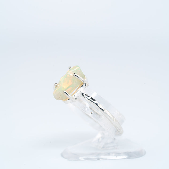 Sidabrinis žiedas su Etiopijos opalu "Ugnies tyla"