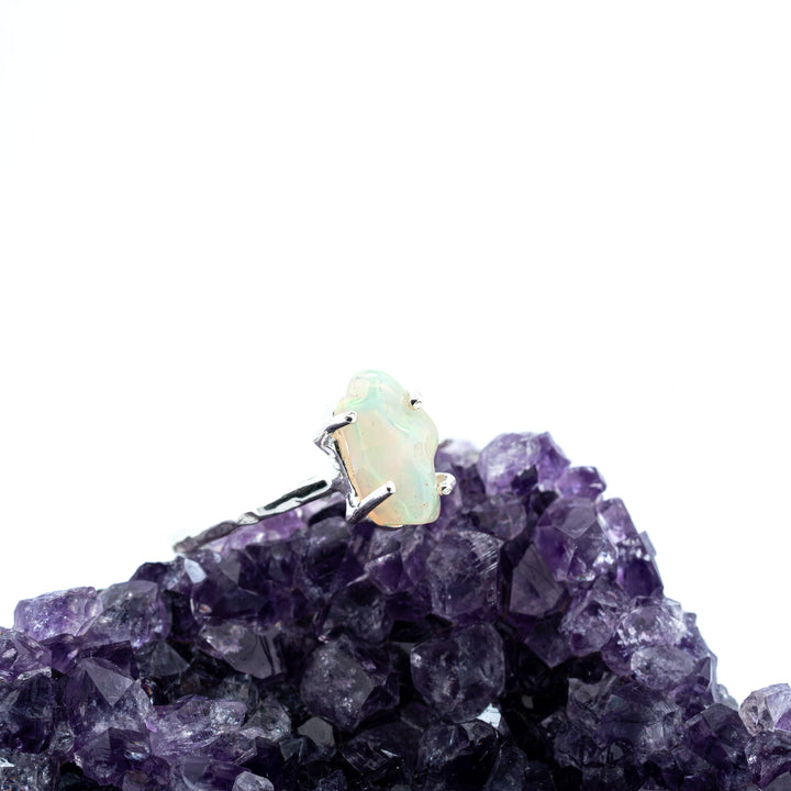 Sidabrinis žiedas su Etiopijos opalu "Ugnies tyla"