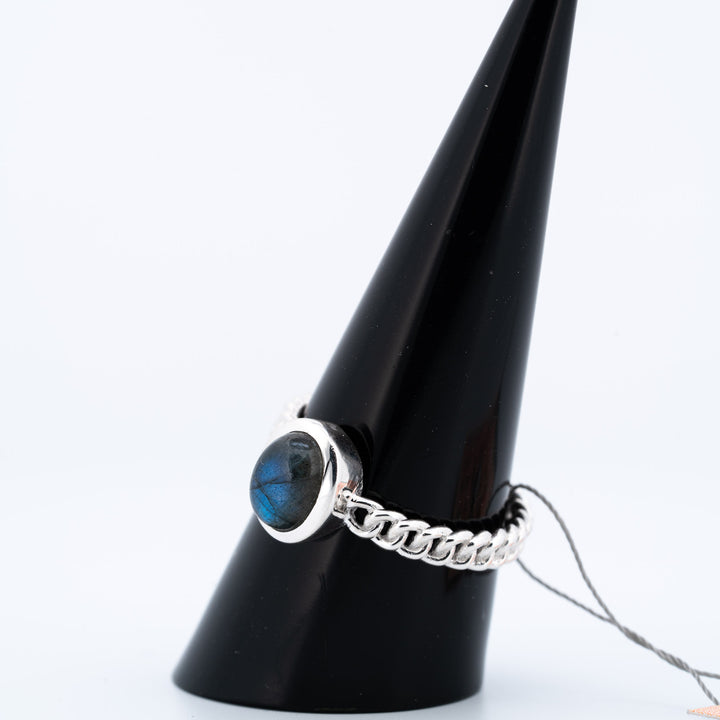 Sidabrinis žiedas su labradoritu "Intuicijos akmuo"