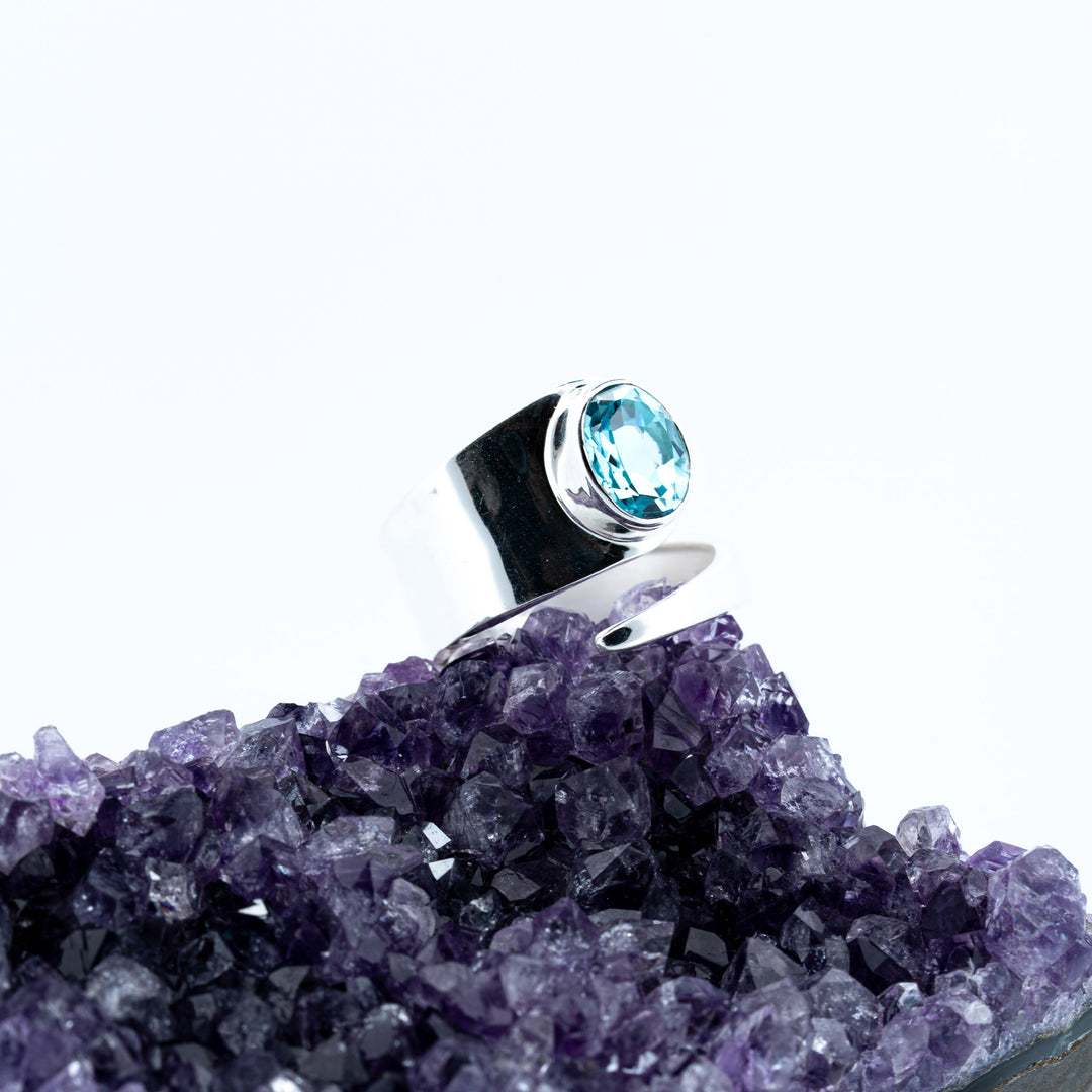 Sidabrinis žiedas su topazu "Dangaus gylis"