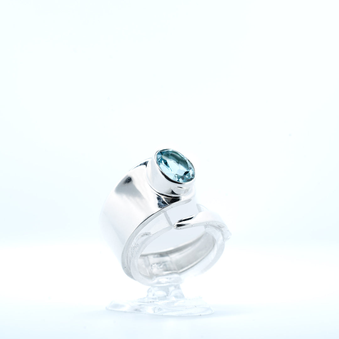 Sidabrinis žiedas su topazu "Dangaus gylis"