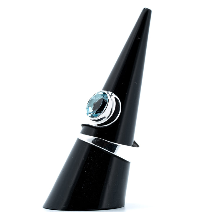 Sidabrinis žiedas su topazu "Dangaus gylis"