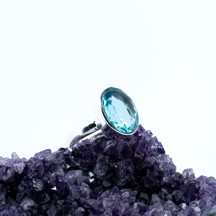 Sidabrinis žiedas su topazu "Skaidrumo banga"