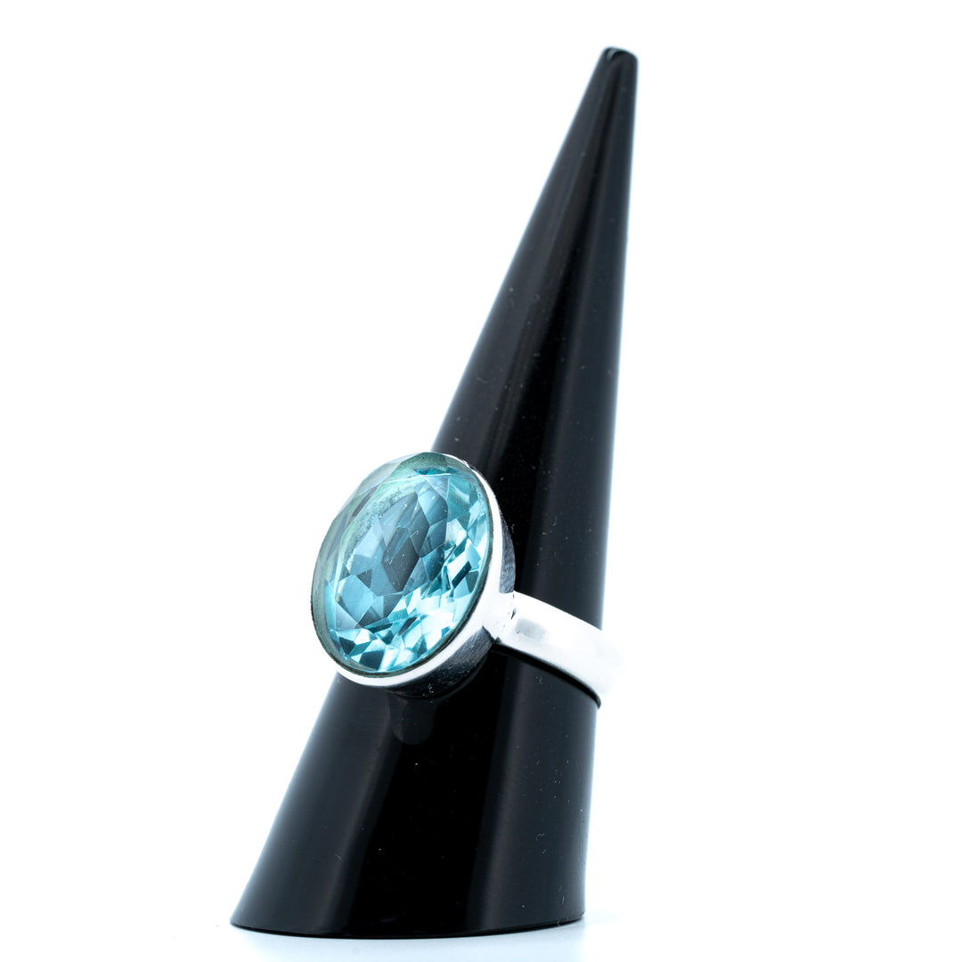 Sidabrinis žiedas su topazu "Skaidrumo banga"