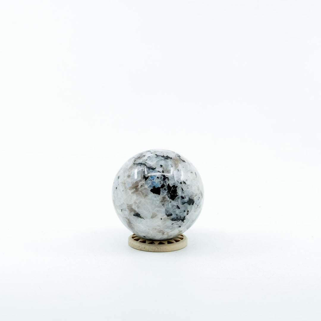 Balto Mėnulio akmens sfera 217 g