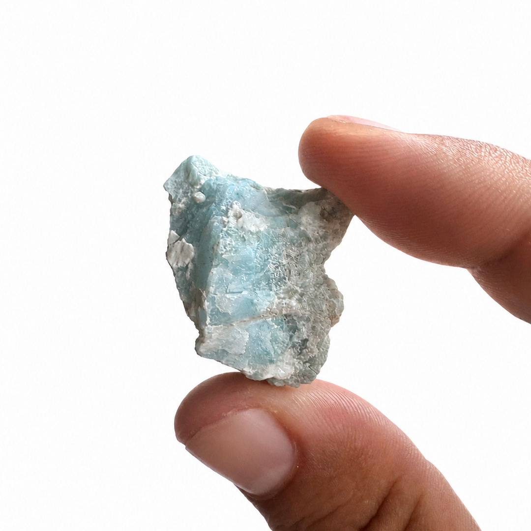 Neapdirbtas larimaras mineralas