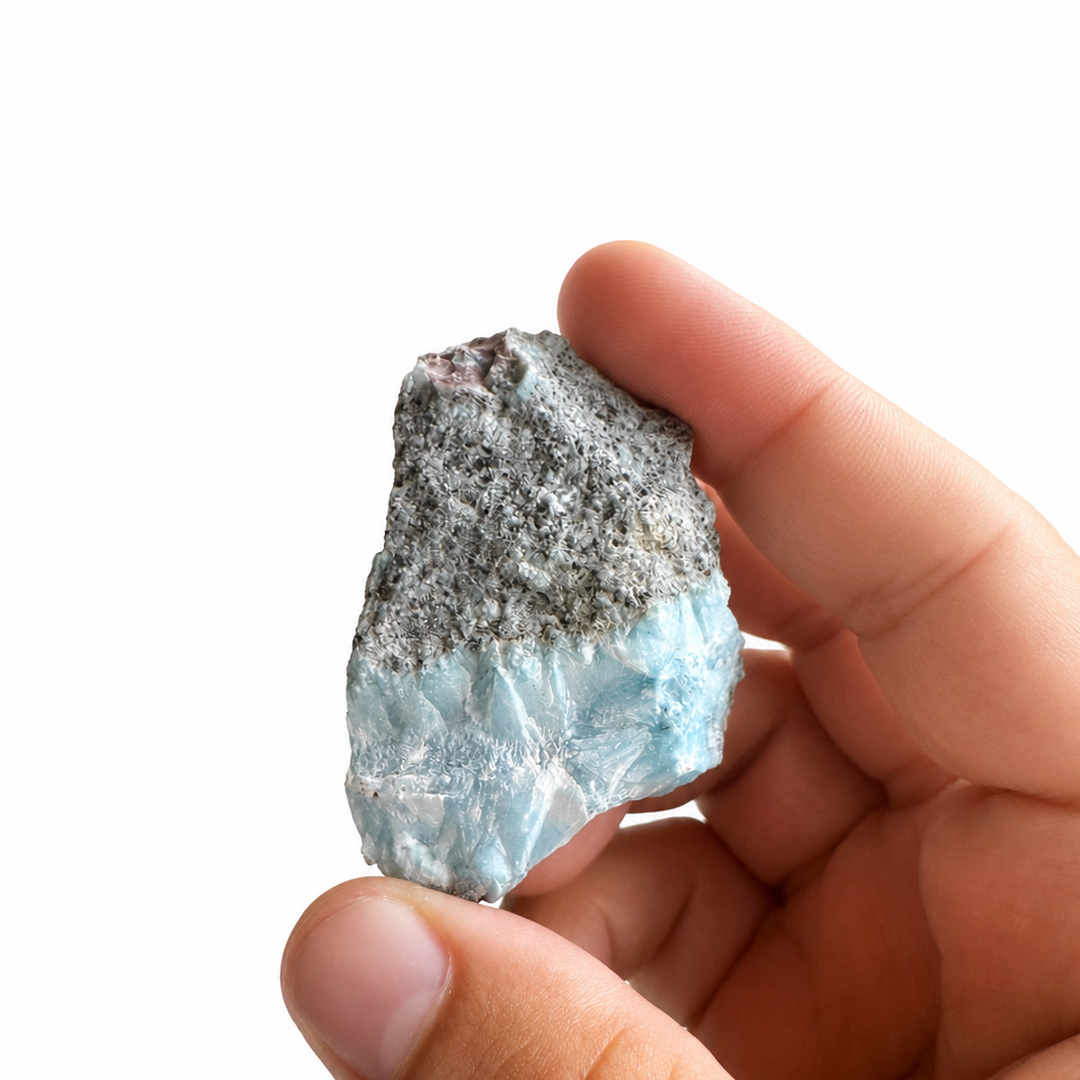 Neapdirbtas larimaras mineralas