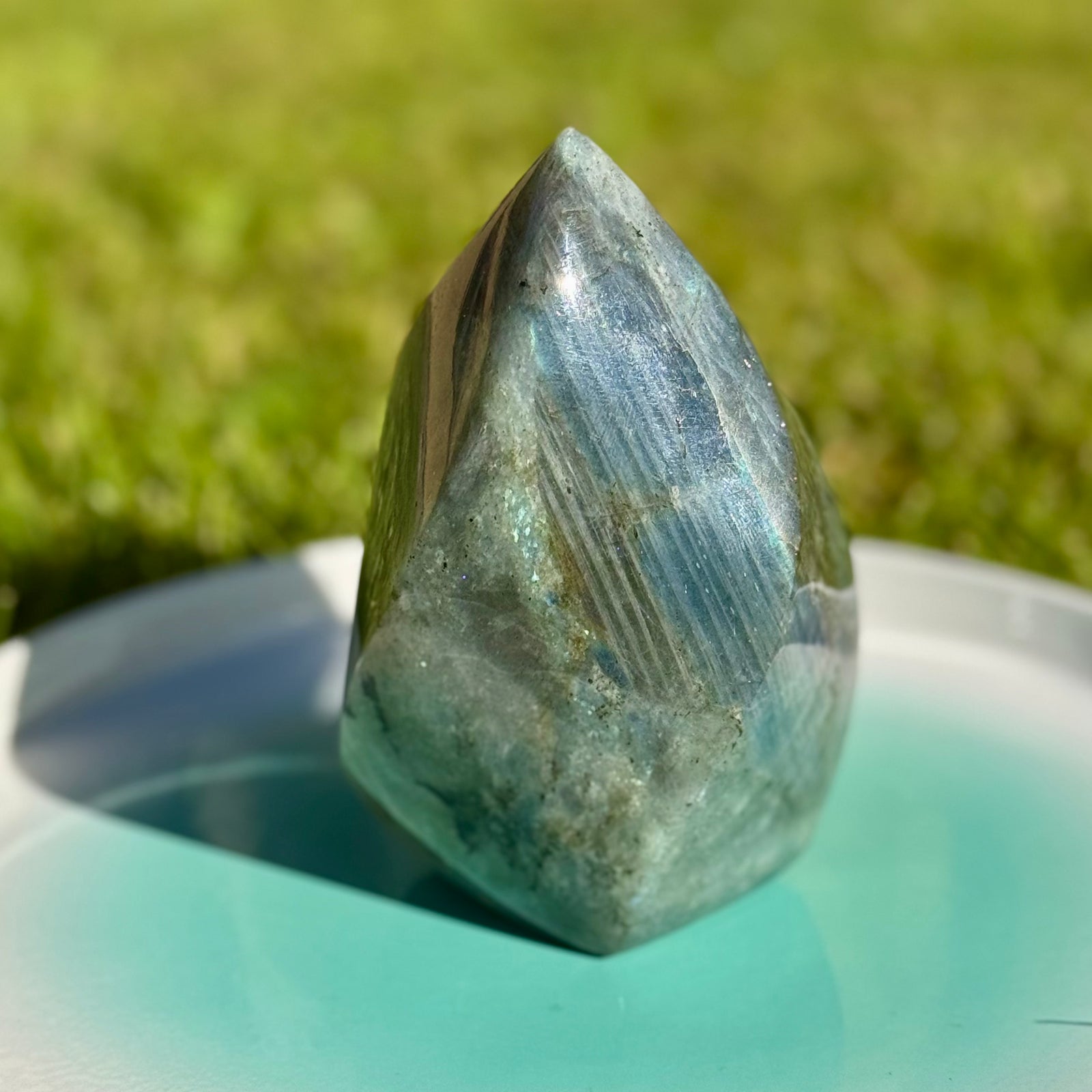 Labradorito liepsnelė 625 g. - Holy Dragonfly