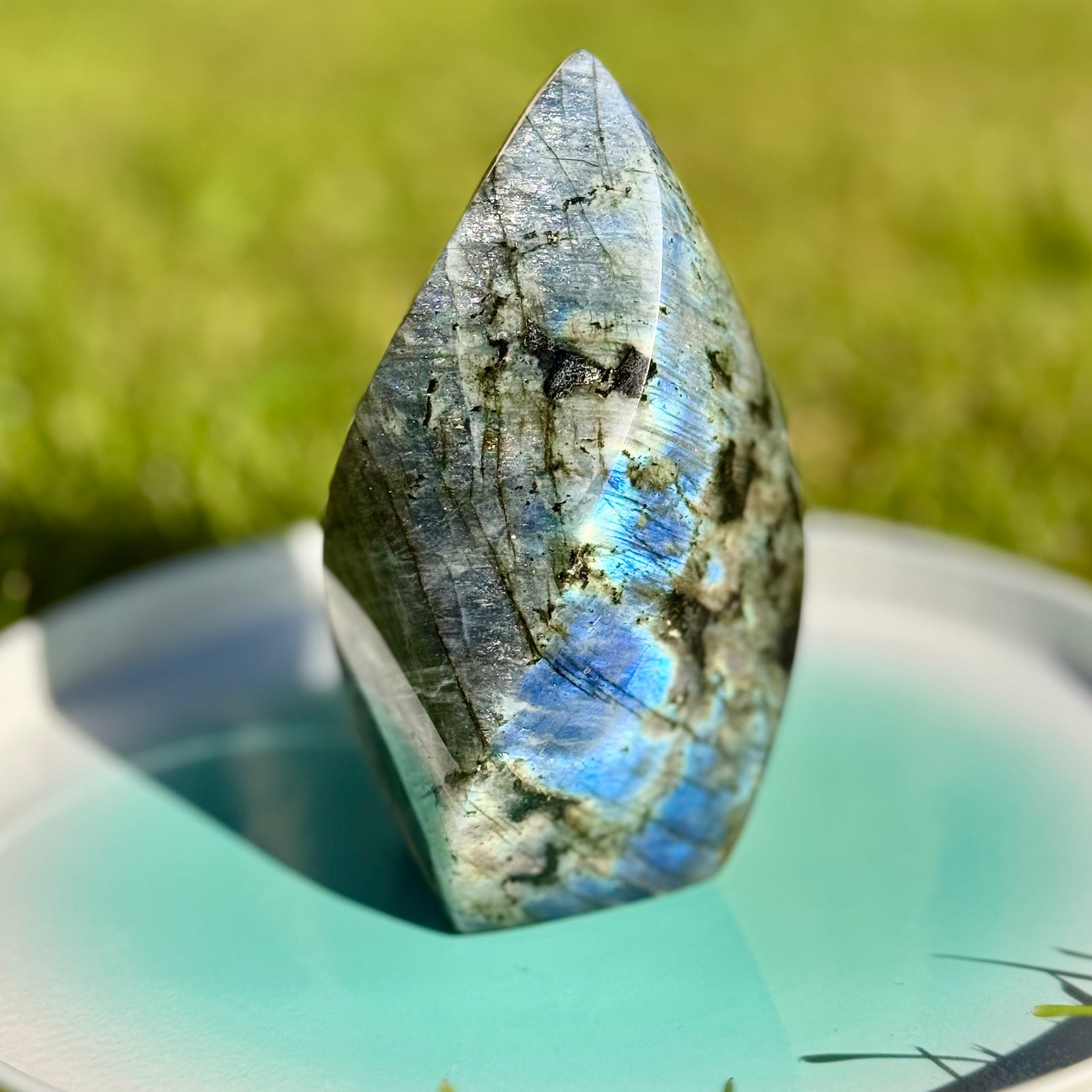Labradorito liepsnelė 540 g. - Holy Dragonfly