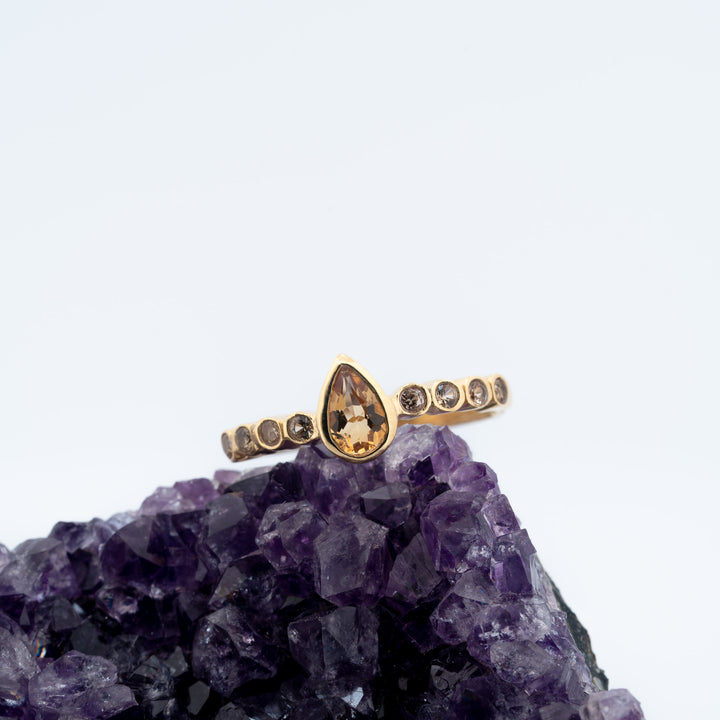 Paauksuotas sidabrinis žiedas su citrinu „Auksinė tyla“