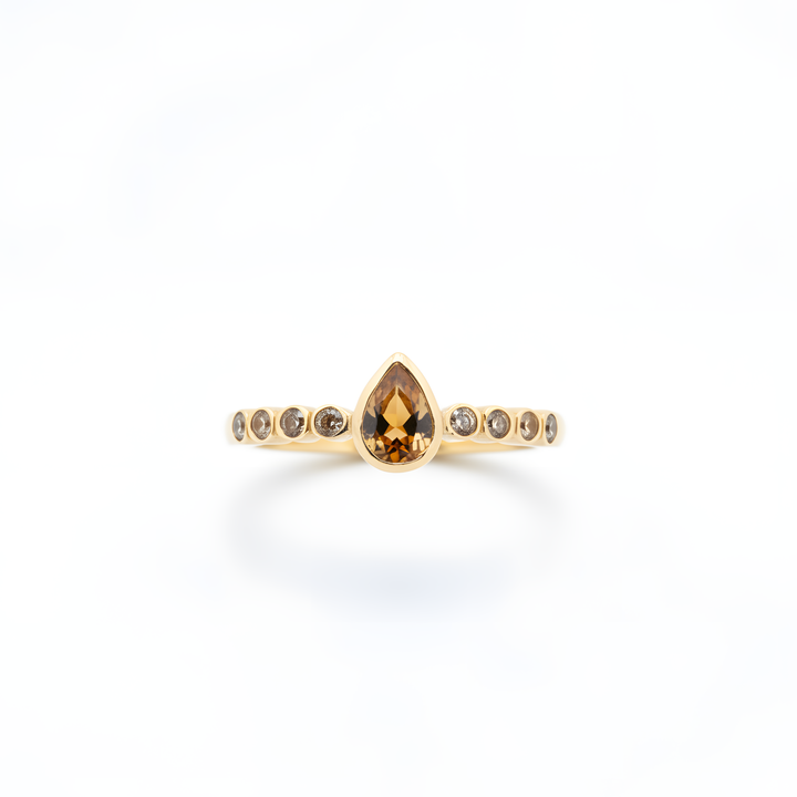 Paauksuotas sidabrinis žiedas su citrinu „Auksinė tyla“