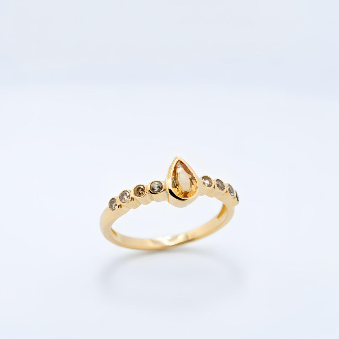 Paauksuotas sidabrinis žiedas su citrinu „Auksinė tyla“