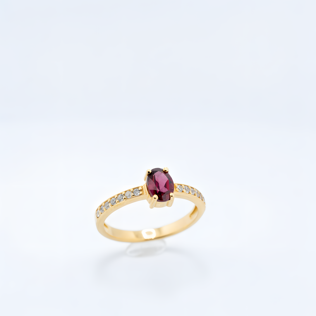 Paauksuotas sidabrinis žiedas su granatu „Raudonos šviesos kelias“