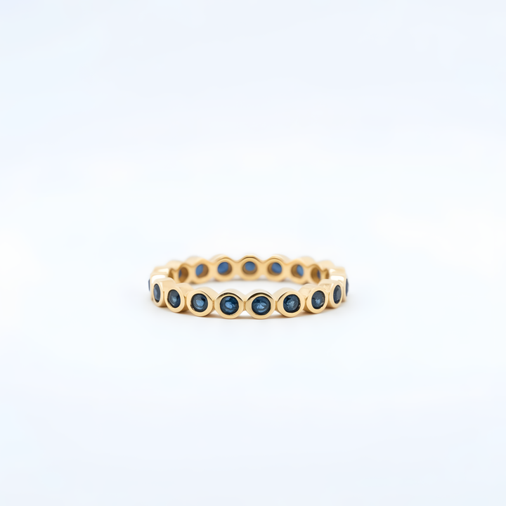 Paauksuotas sidabrinis žiedas su safyrais „Nakties giesmė“