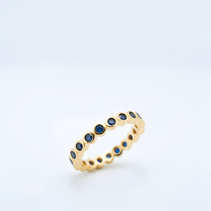 Paauksuotas sidabrinis žiedas su safyrais „Nakties giesmė“