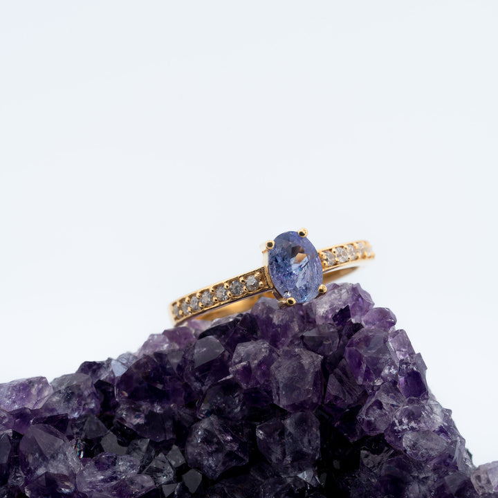 Paauksuotas sidabrinis žiedas su tanzanitu „Mėlynoji tyla“