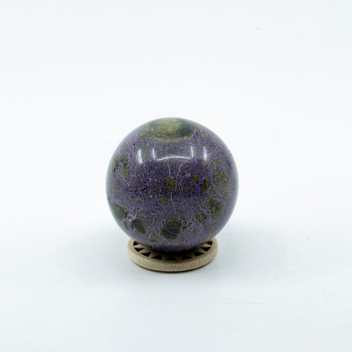 Serpentinas su stichtitu (Atlantisitas) sfera 158 g