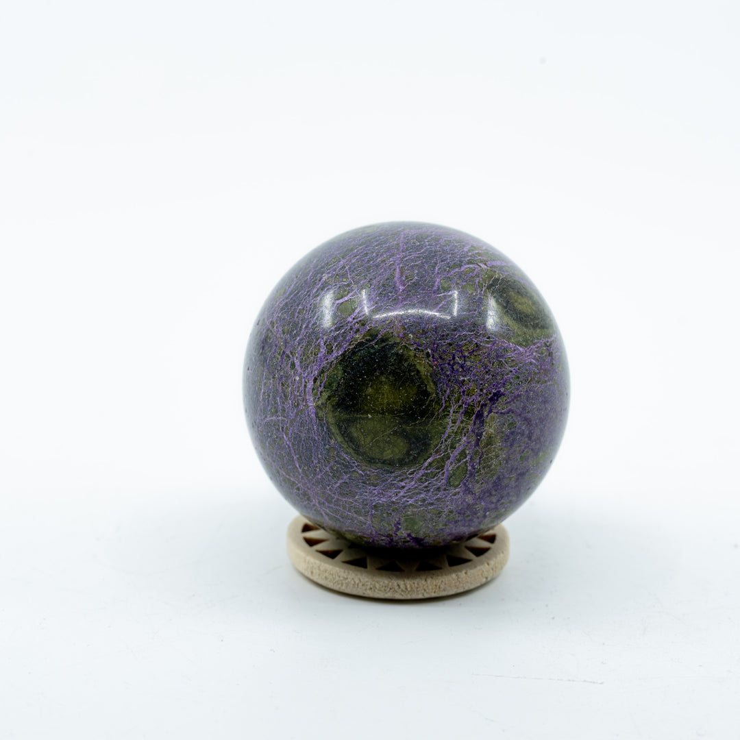 Serpentinas su stichtitu (Atlantisitas) sfera 158 g