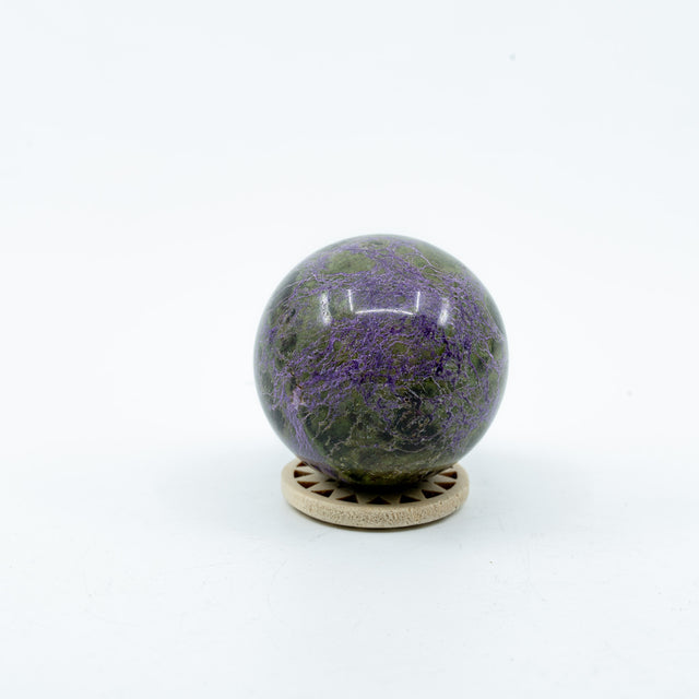 Serpentinas su stichtitu (Atlantisitas) sfera 124 g