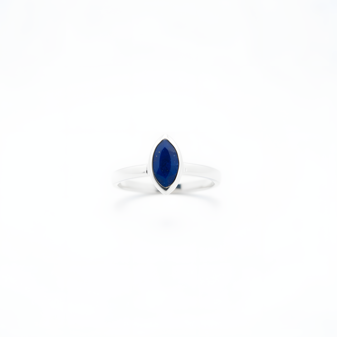 Sibrinis žiedas su lazuritu „Nakties tyluma“