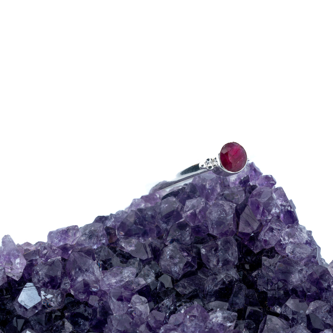 Sidabrinis žiedas su rubinu „Širdies ugnis"