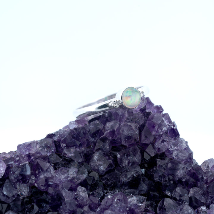 Sidabrinis žiedas su Etiopijos opalu „Svajonių šviesa"