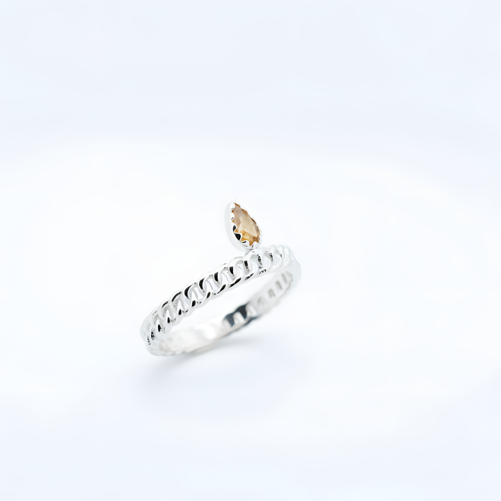 Sidabrinis žiedas su citrinu „Auksinė mintis“