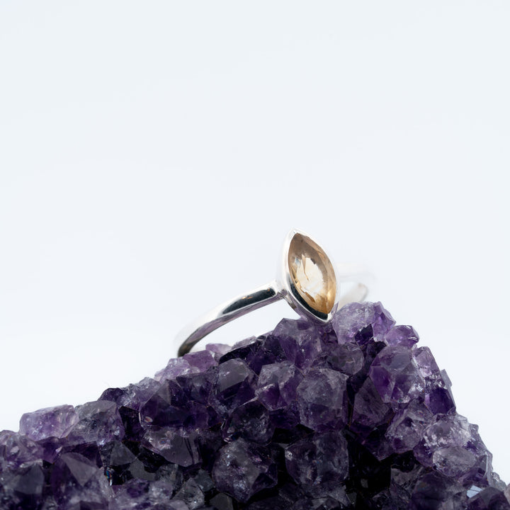 Sidabrinis žiedas su citrinu „Vidinė saulė“