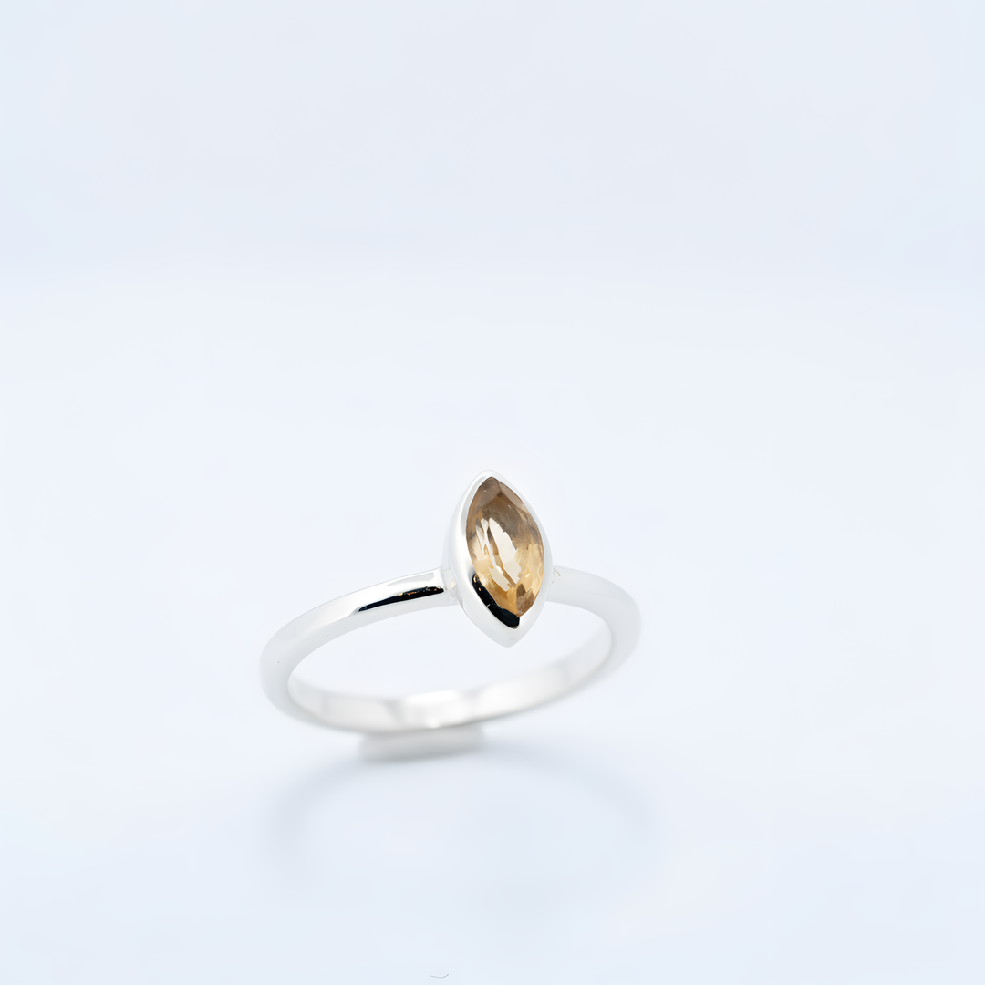 Sidabrinis žiedas su citrinu „Vidinė saulė“