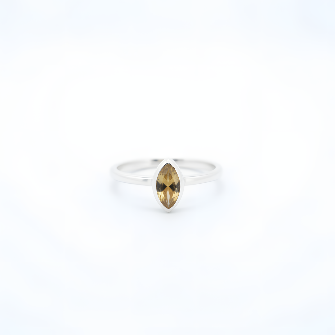 Sidabrinis žiedas su citrinu „Vidinė saulė“