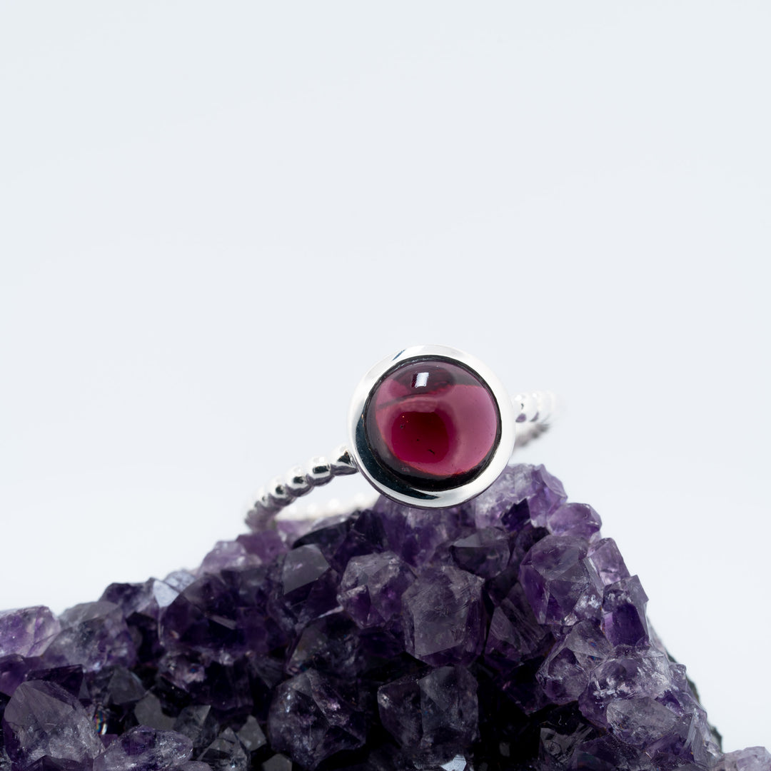 Sidabrinis žiedas su granatu almandinu „Širdies liepsna“