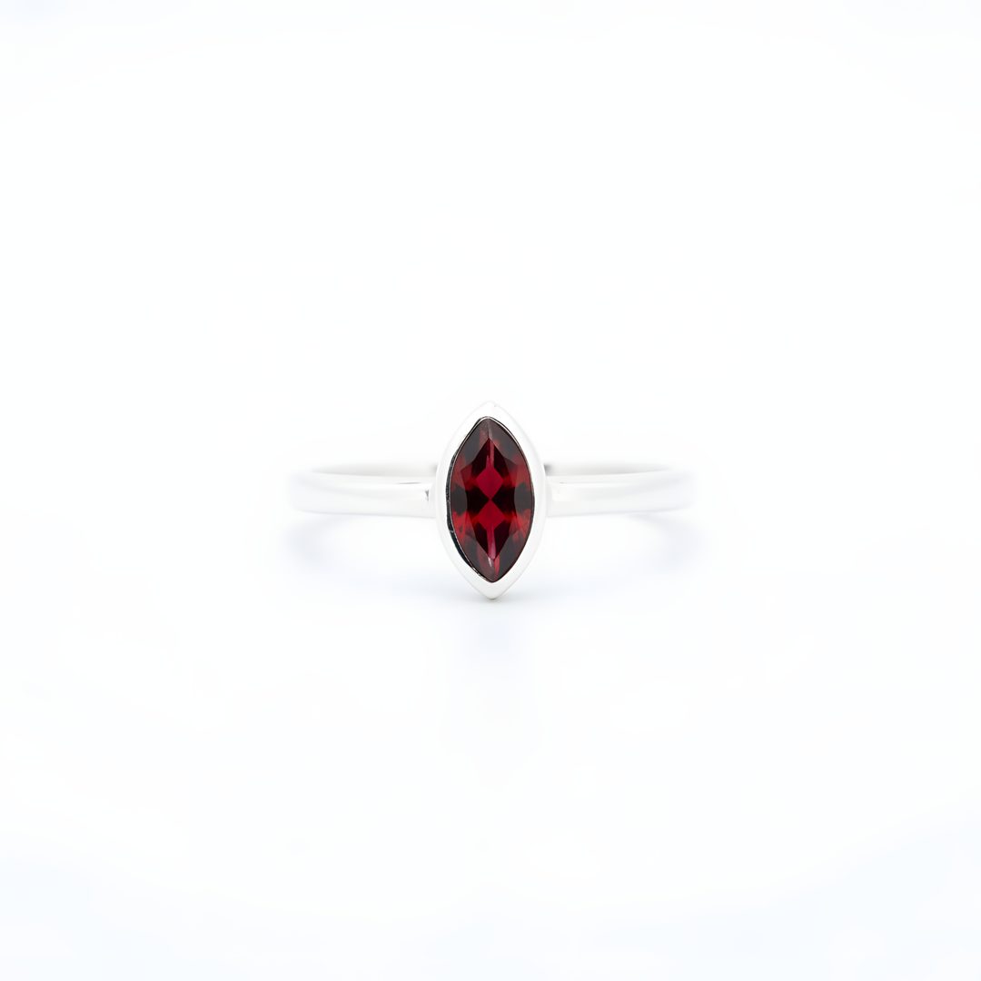 Sidabrinis žiedas su granatu almandinu „Žemės alsavimas“