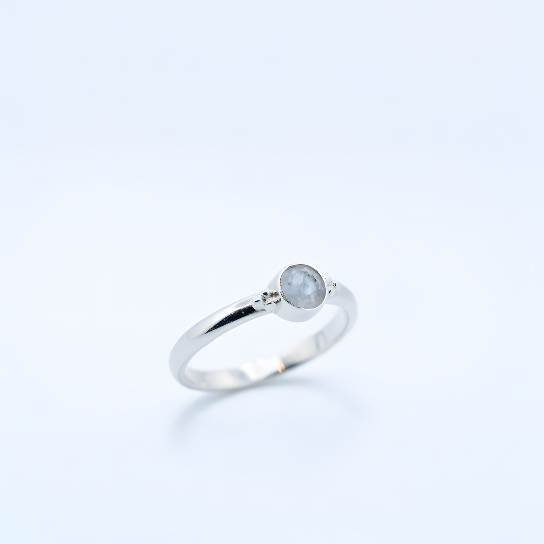 Sidabrinis žiedas su mėnulio akmeniu „Tylioji banga“