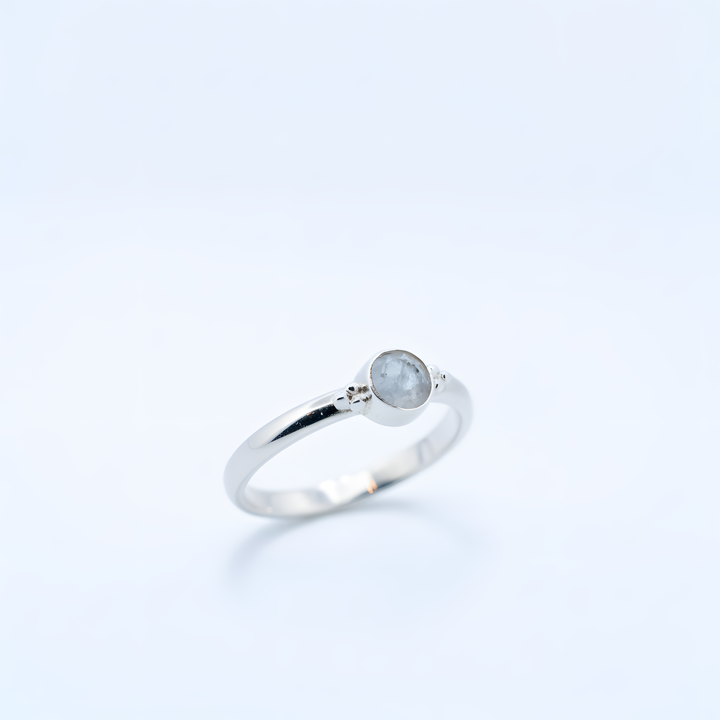 Sidabrinis žiedas su mėnulio akmeniu „Tylioji banga“