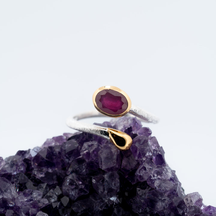 Sidabrinis žiedas su rubinu „Gyvybės pulsas“