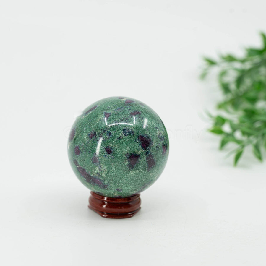 Fuksitas su Rubinu sfera 282g - Holy Dragonfly