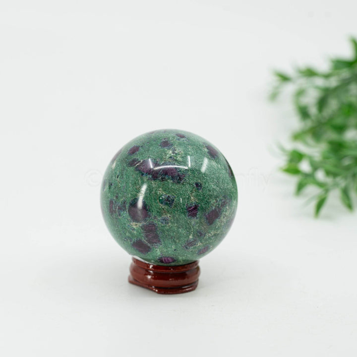 Fuksitas su Rubinu sfera 282g - Holy Dragonfly