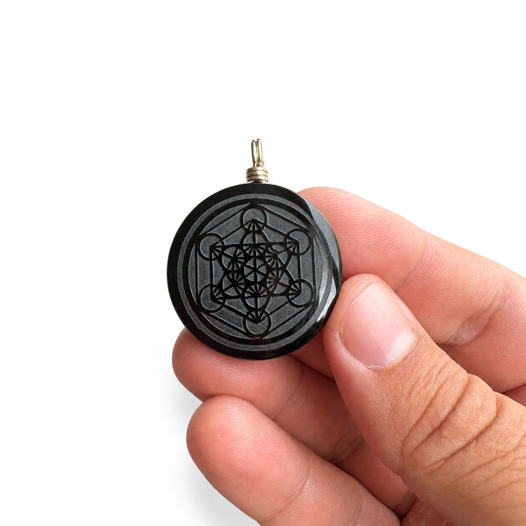 Juodo obsidiano pakabukas su Metatrono kubu