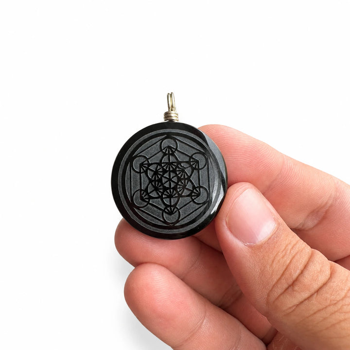 Juodo obsidiano pakabukas su Metatrono kubu