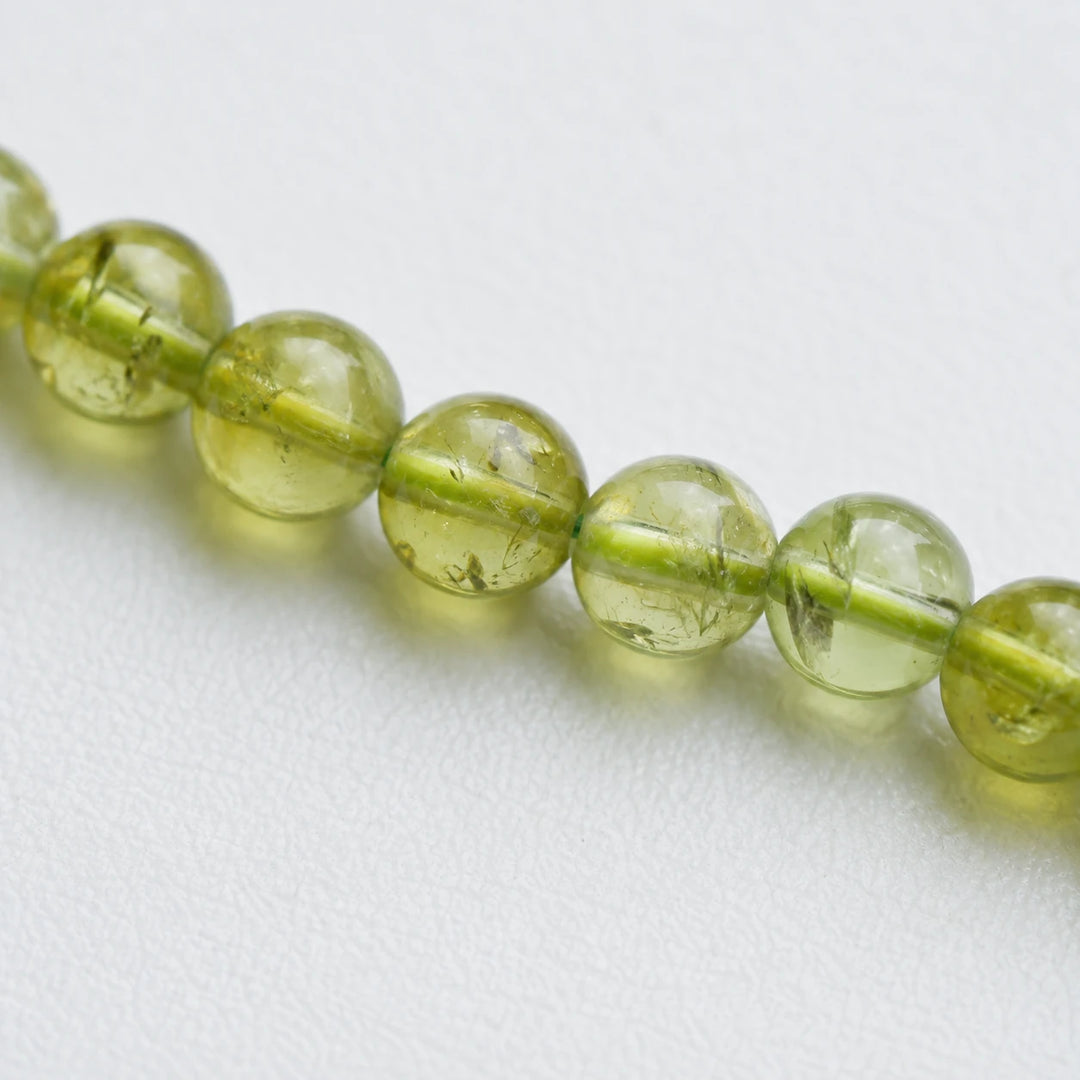 Peridoto karoliai 5 mm