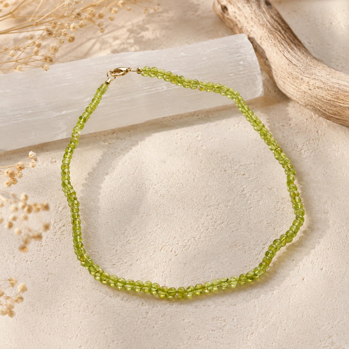 Peridoto karoliai 5 mm