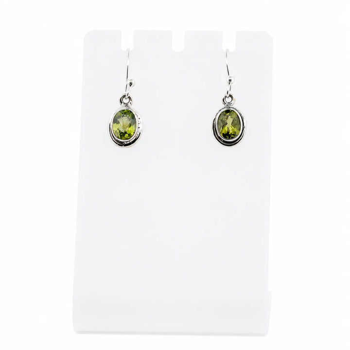 Sidabriniai peridoto auskarai