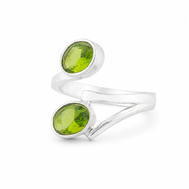 Sidabrinis žiedas su peridotais „Žalioji orbita“