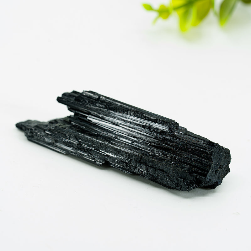 Juodas Turmalinas Šerlas mineralas (AA)