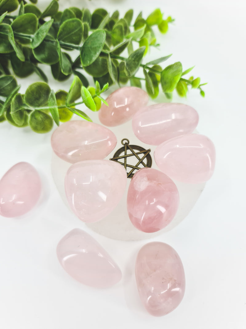 Rožinis kvarcas meilės simbolis magiskas kristalas