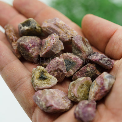Rubelitas/Raudonas Turmalinas mineralas