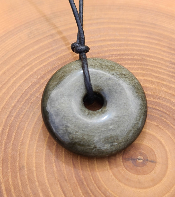 auksinio obsidiano pakabukas spurga donutas