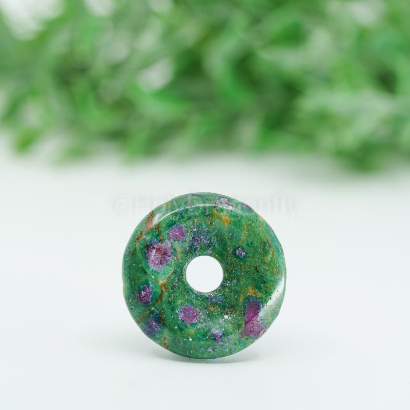 Fuksitas su Rubinu pakabukas "donutas" 30mm